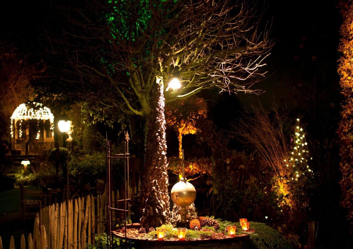 Garten mit Beleuchtung