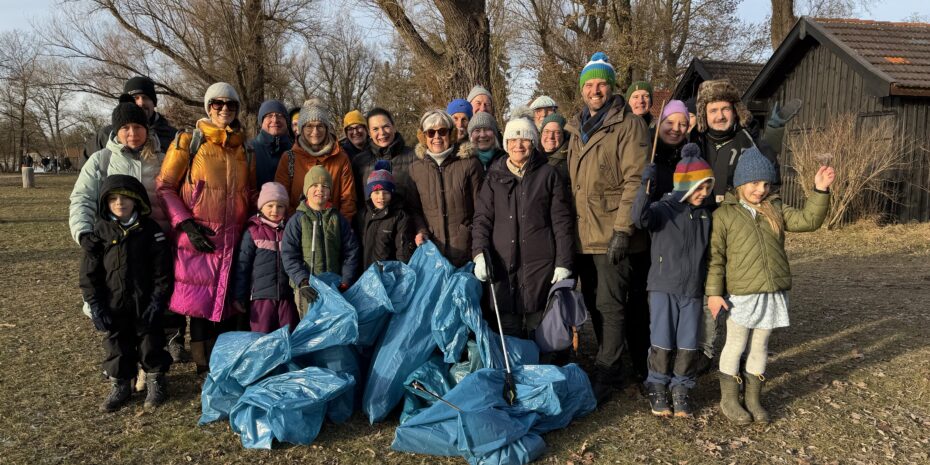 35 Inningerinnen und Inninger räumen bei Sonne und eisigem Wind mit den Grünen Inning in Stegen am Ammersee auf